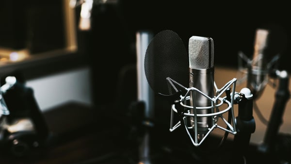 Podcasting in 24 Hours: Setup, Record & Podcast in 1 Day